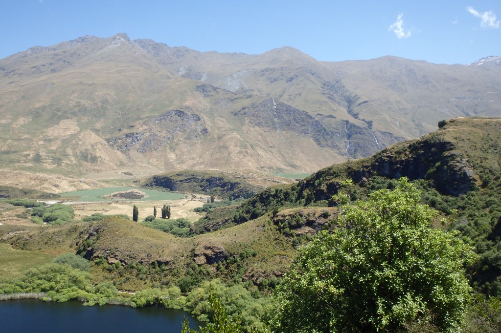Vue sur le lac et les alentours.