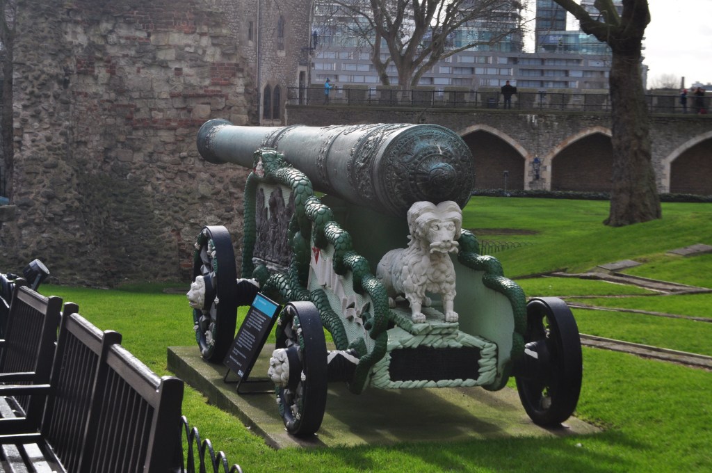 a much luxurious cannon (with a ram...)